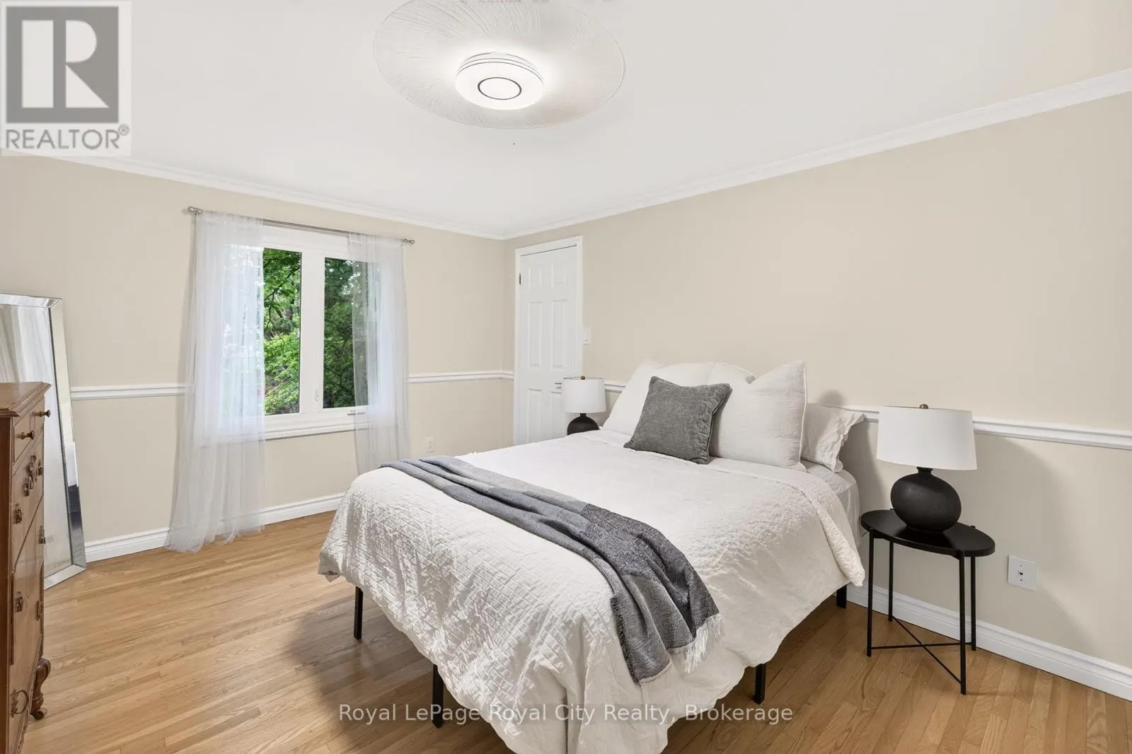 9 DARREN PLACE