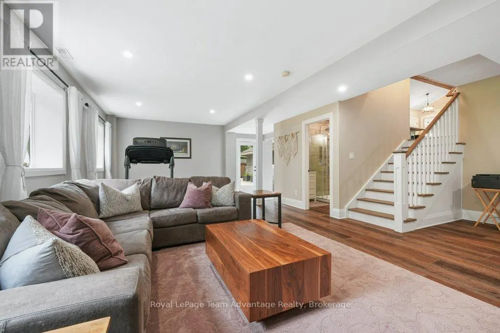 17 HUNTER DRIVE