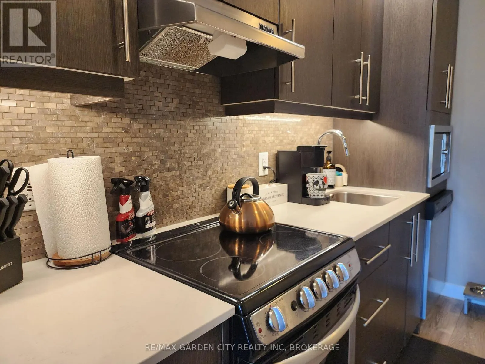 206 - 10 ESPLANADE LANE #206