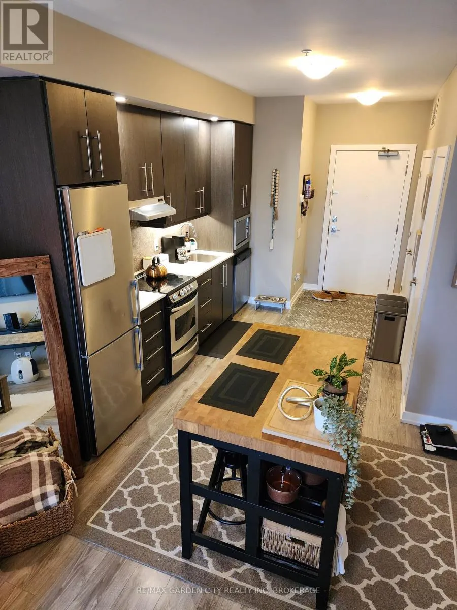 206 - 10 ESPLANADE LANE #206