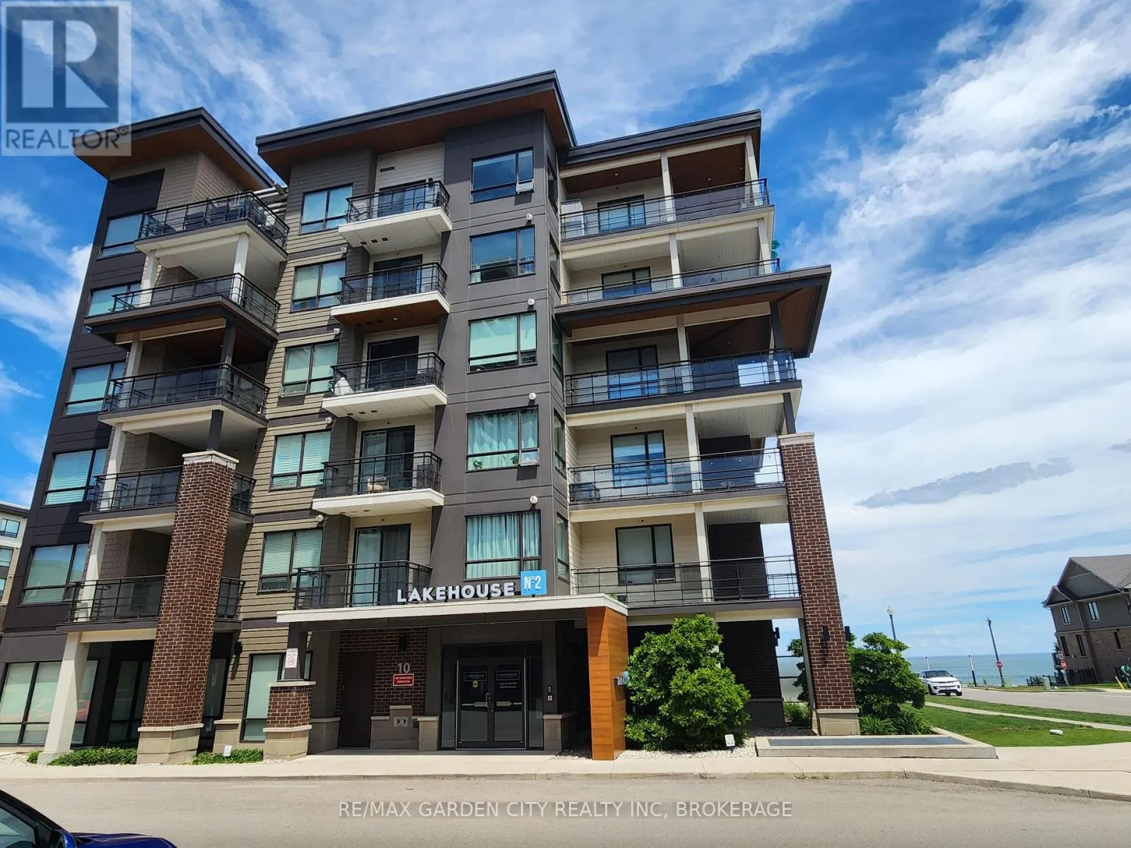 206 - 10 ESPLANADE LANE #206