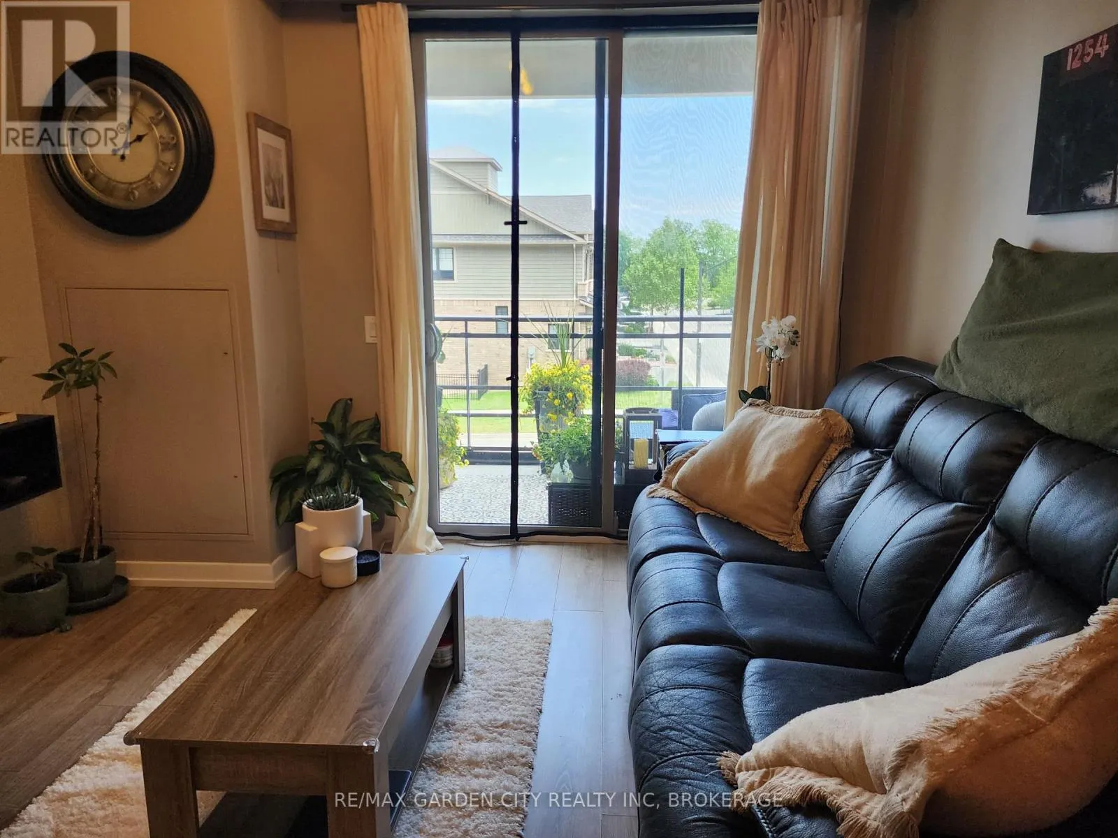 206 - 10 ESPLANADE LANE #206