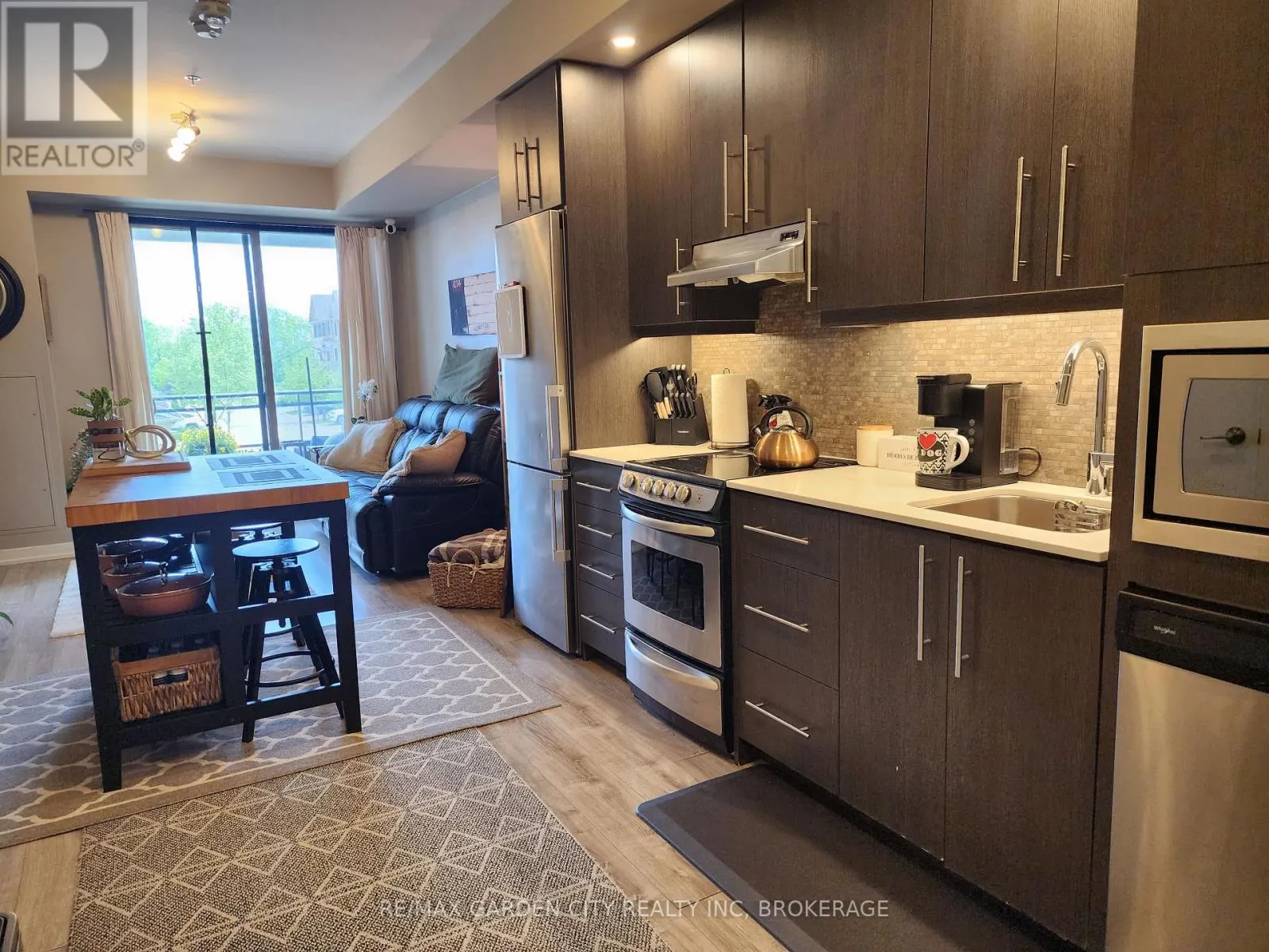 206 - 10 ESPLANADE LANE #206
