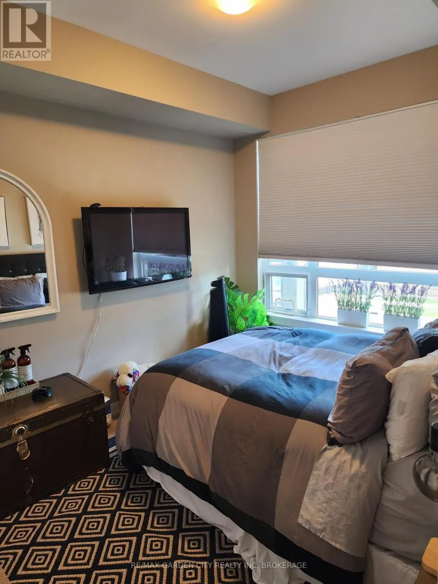 206 - 10 ESPLANADE LANE #206