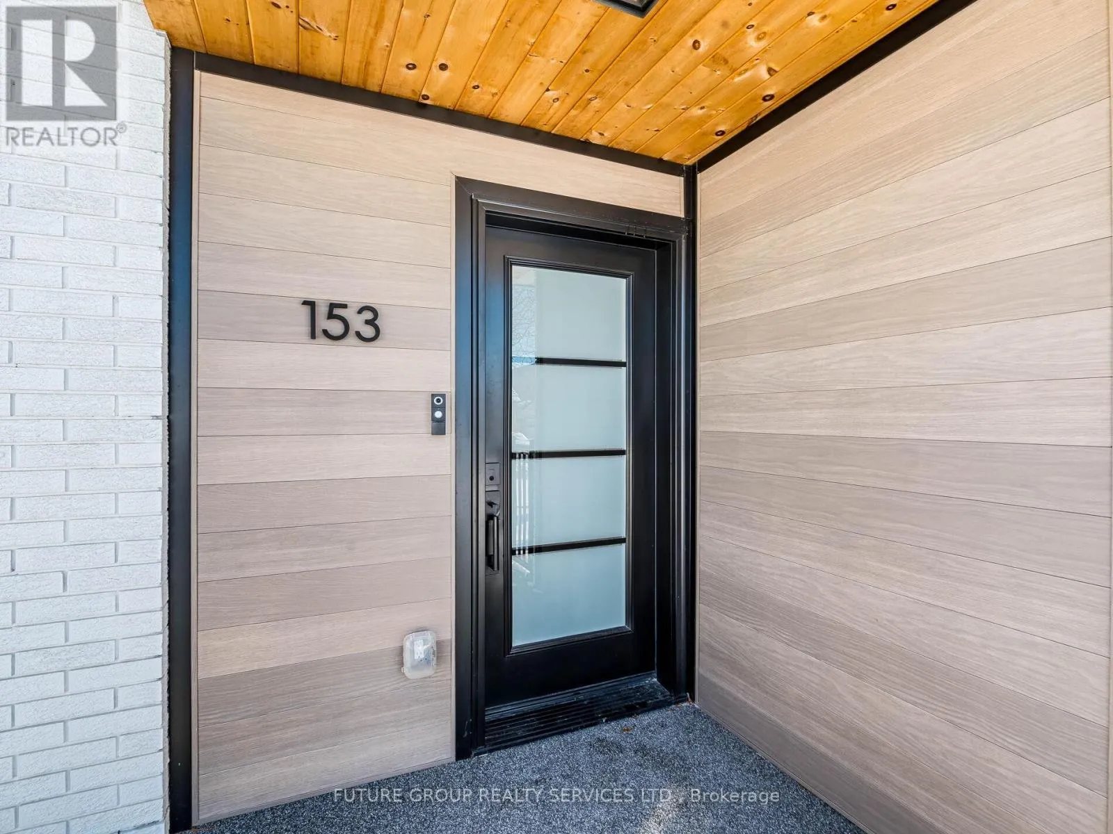 153 DANIEL STREET N
