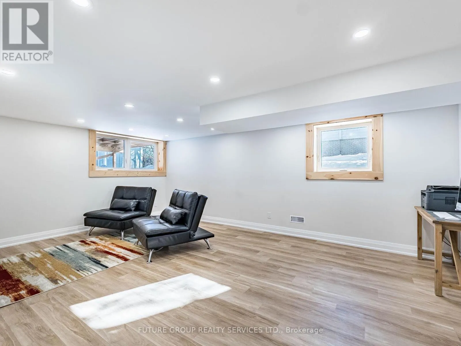 153 DANIEL STREET N