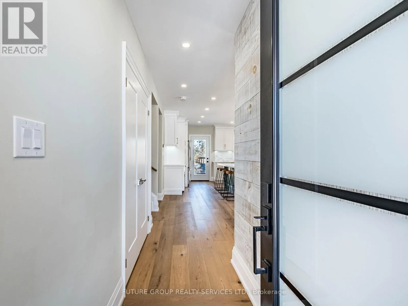 153 DANIEL STREET N