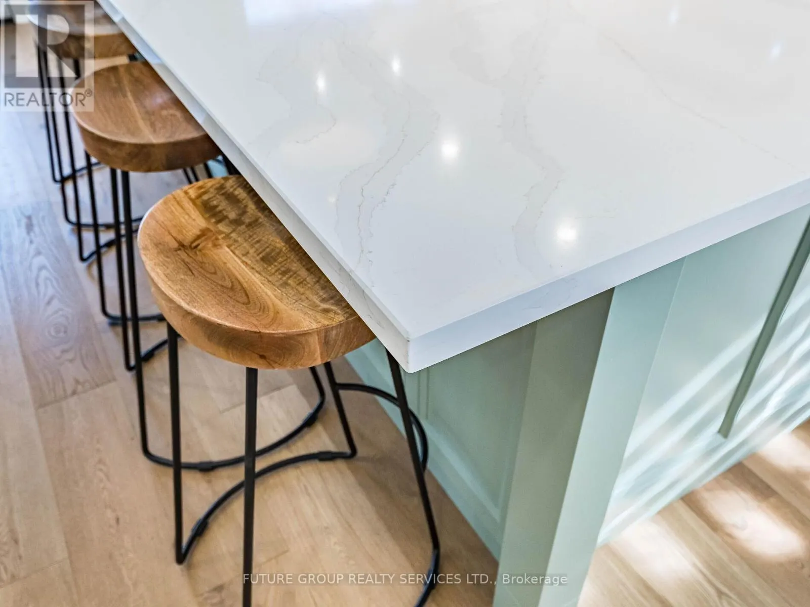 153 DANIEL STREET N