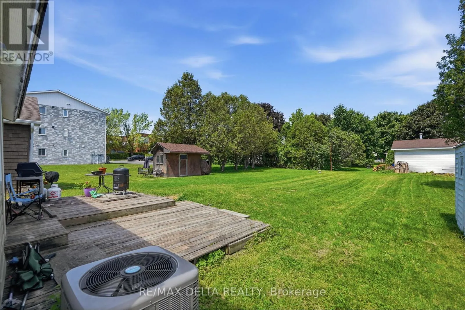 49 LOCHIEL STREET E