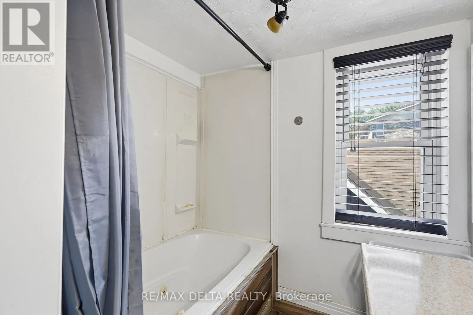 49 LOCHIEL STREET E