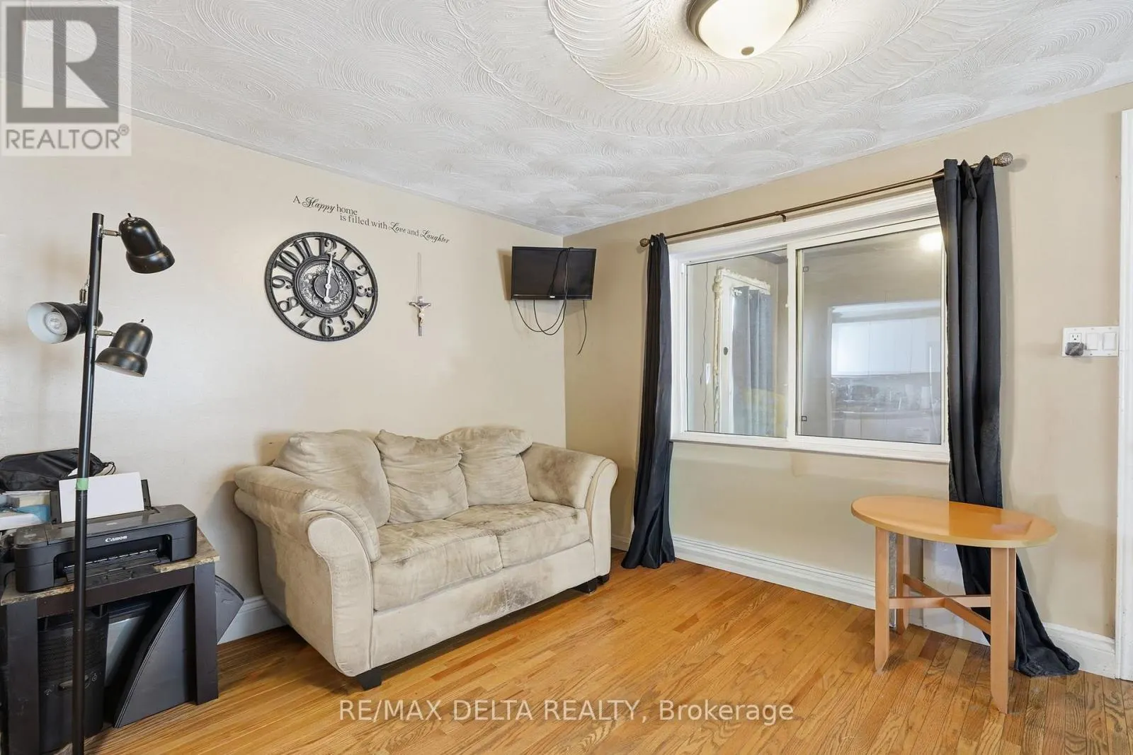 49 LOCHIEL STREET E
