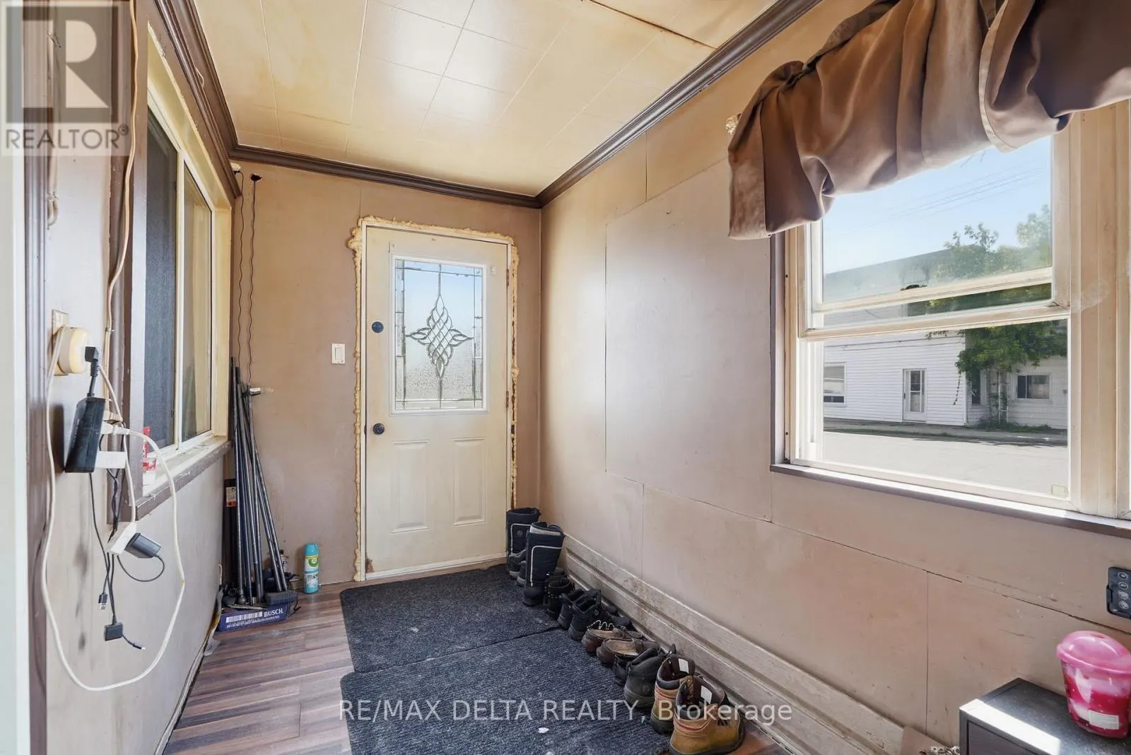 49 LOCHIEL STREET E
