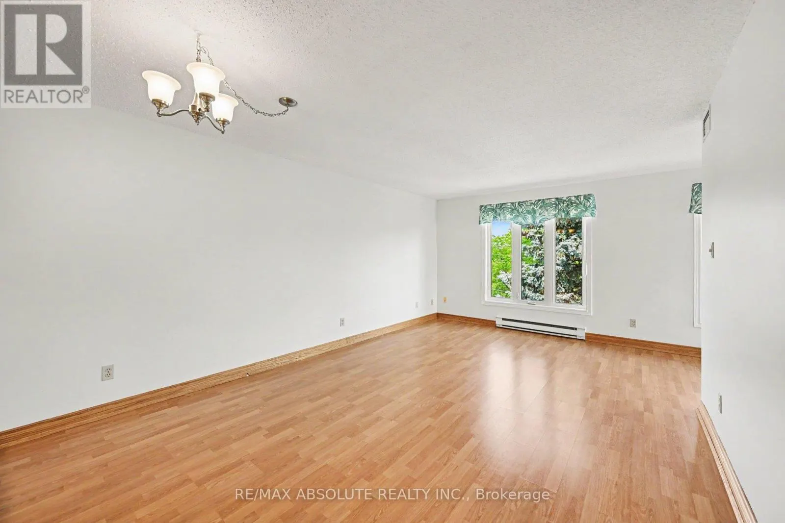 303 - 61 JACK CRESCENT