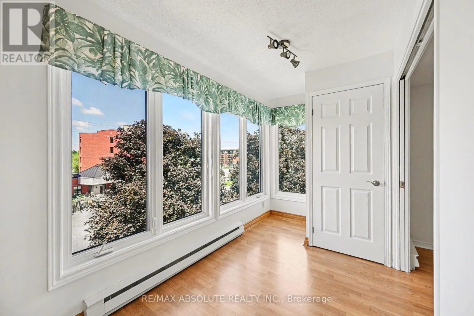 303 - 61 JACK CRESCENT