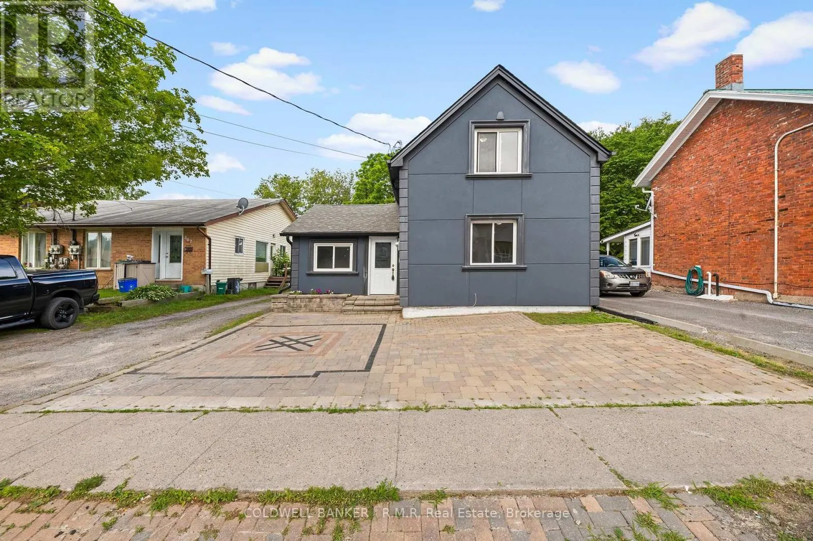 371 JOHN STREET