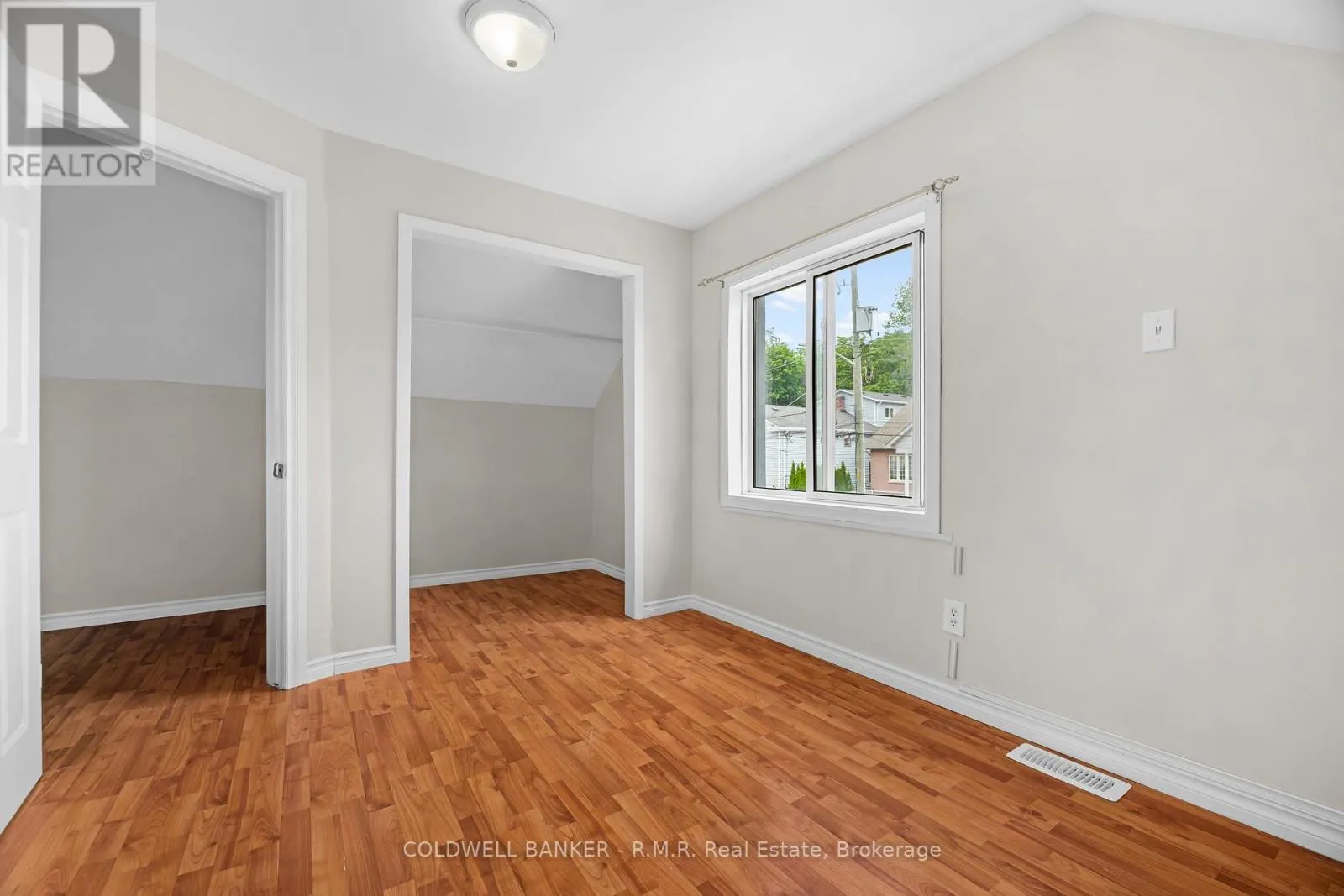 371 JOHN STREET