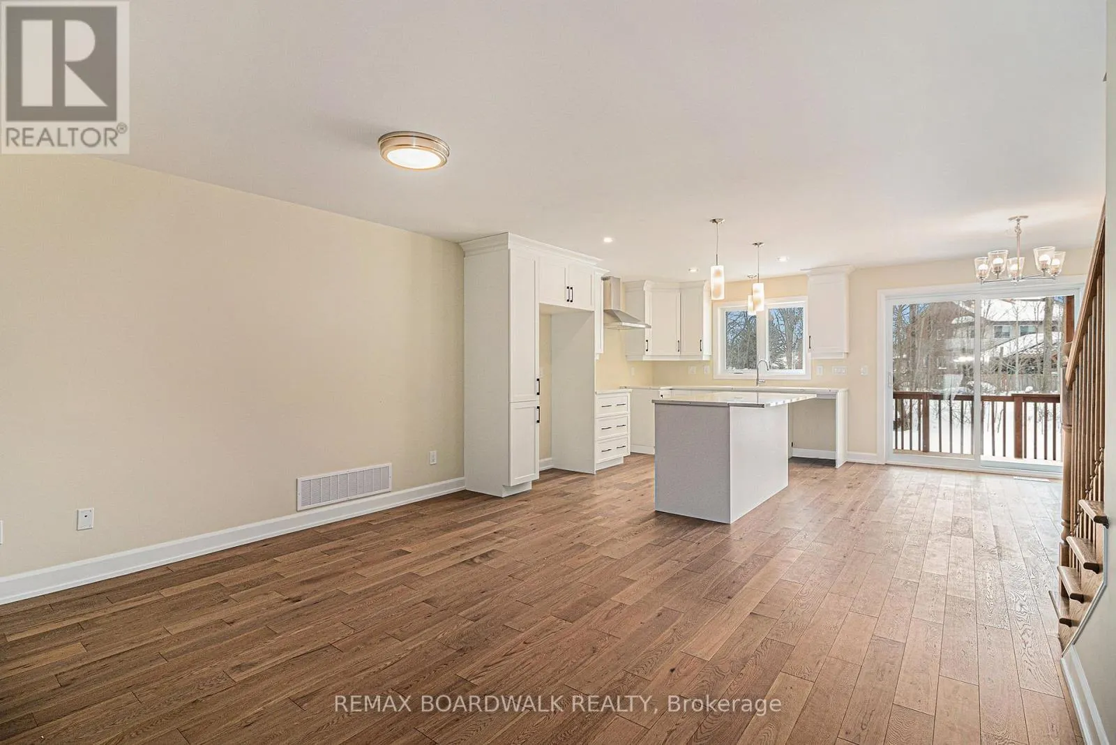 343 VOYAGEUR PLACE
