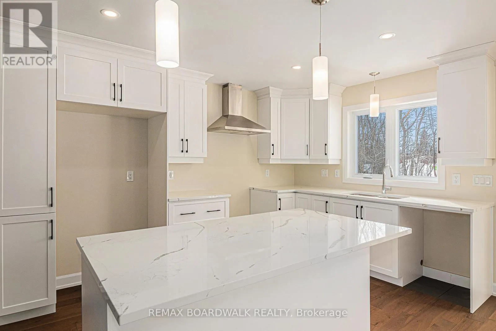 343 VOYAGEUR PLACE