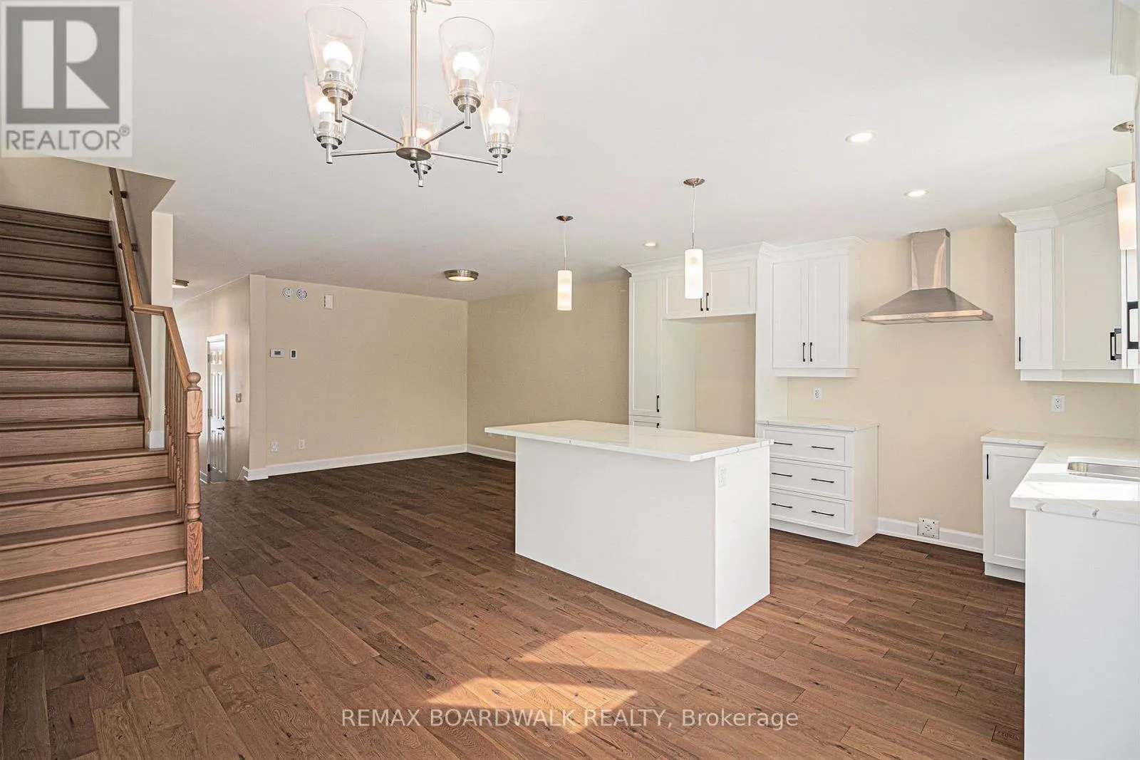 343 VOYAGEUR PLACE
