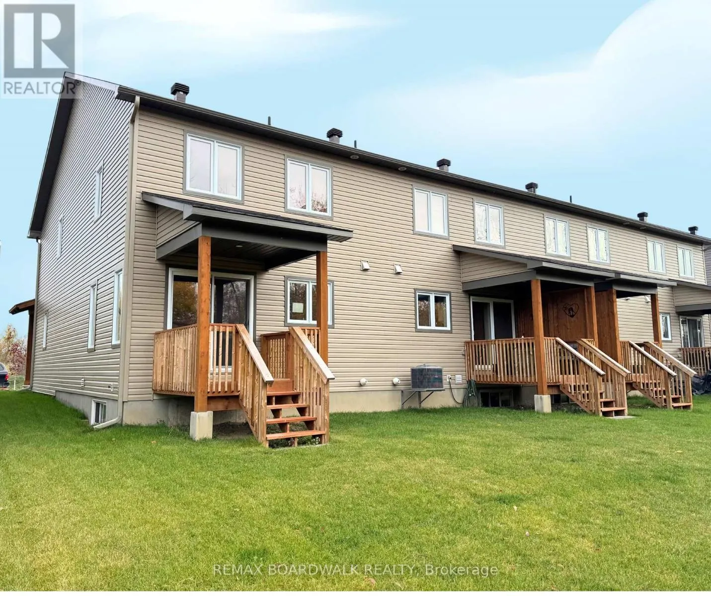 343 VOYAGEUR PLACE