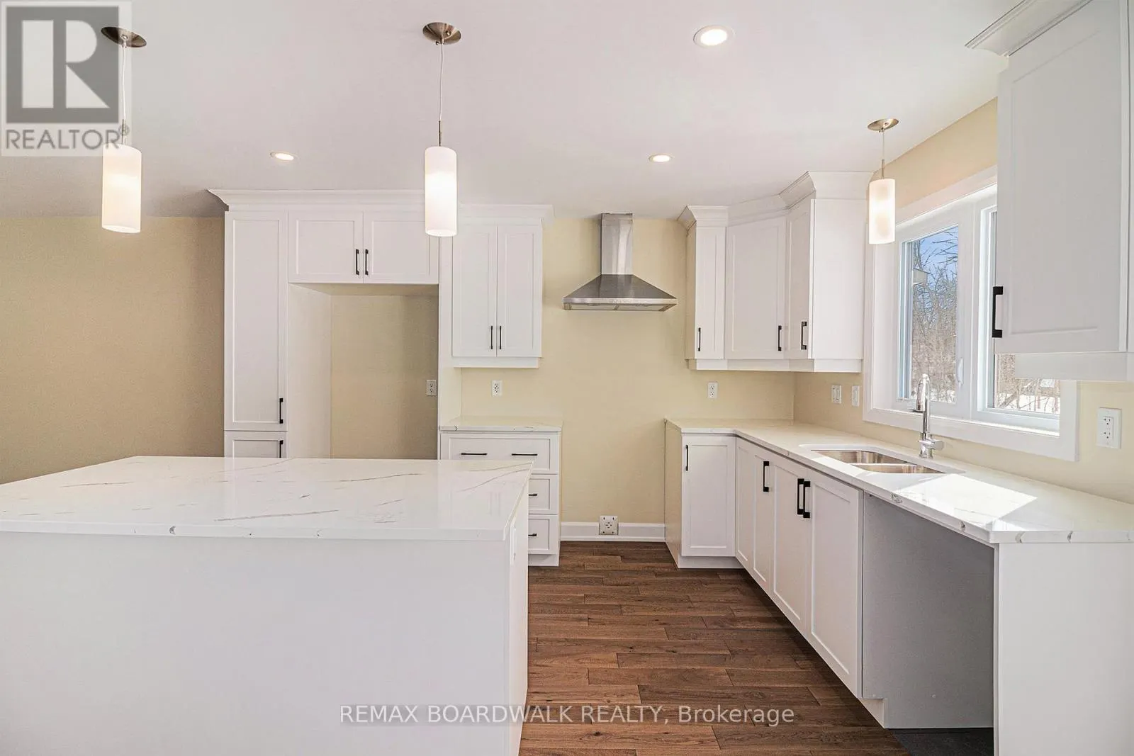 343 VOYAGEUR PLACE