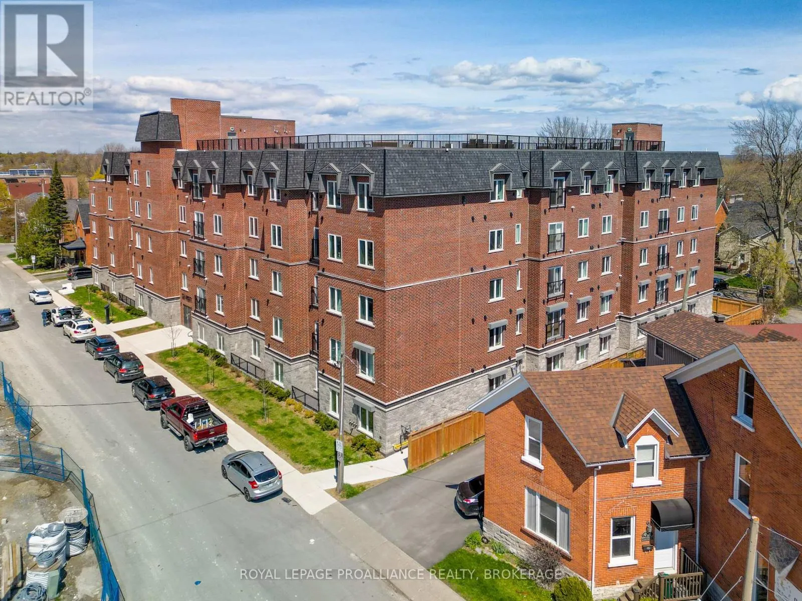 502 - 501 FRONTENAC STREET #502