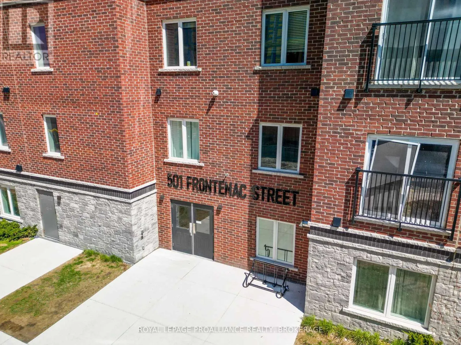 402 - 501 FRONTENAC STREET #402