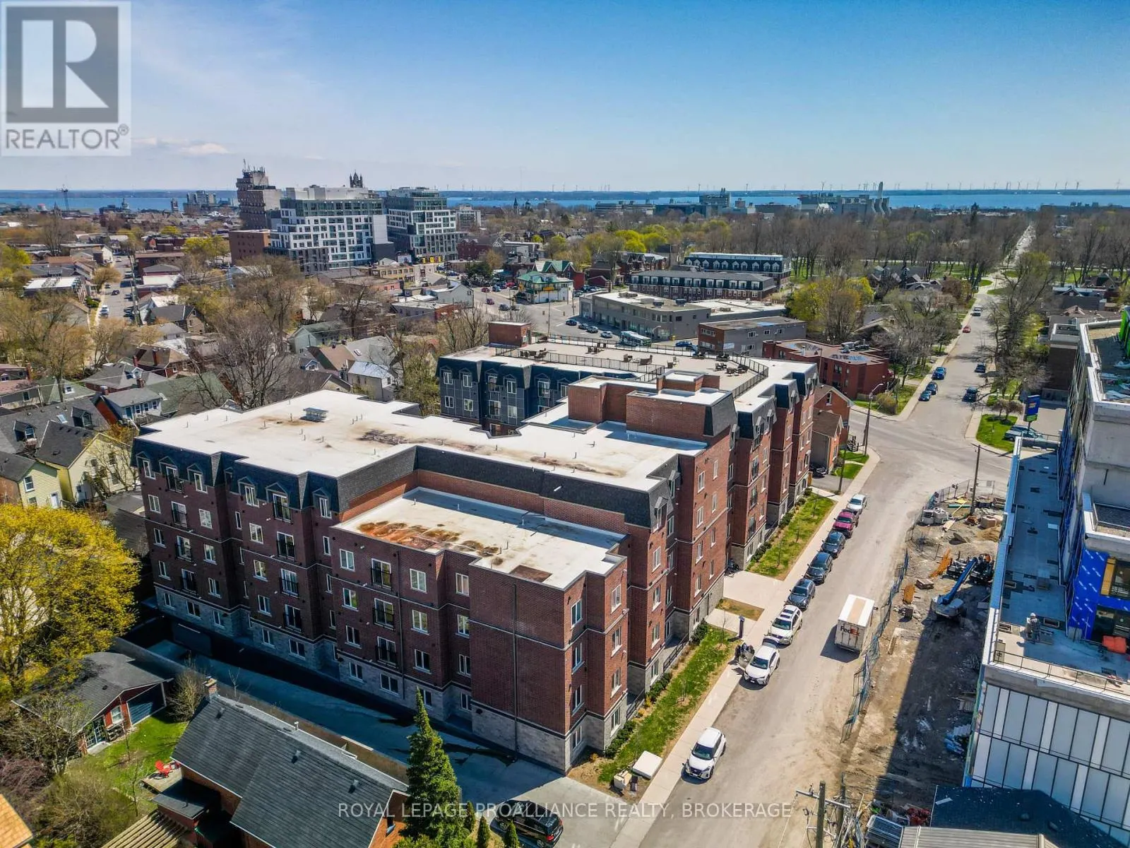 402 - 501 FRONTENAC STREET #402