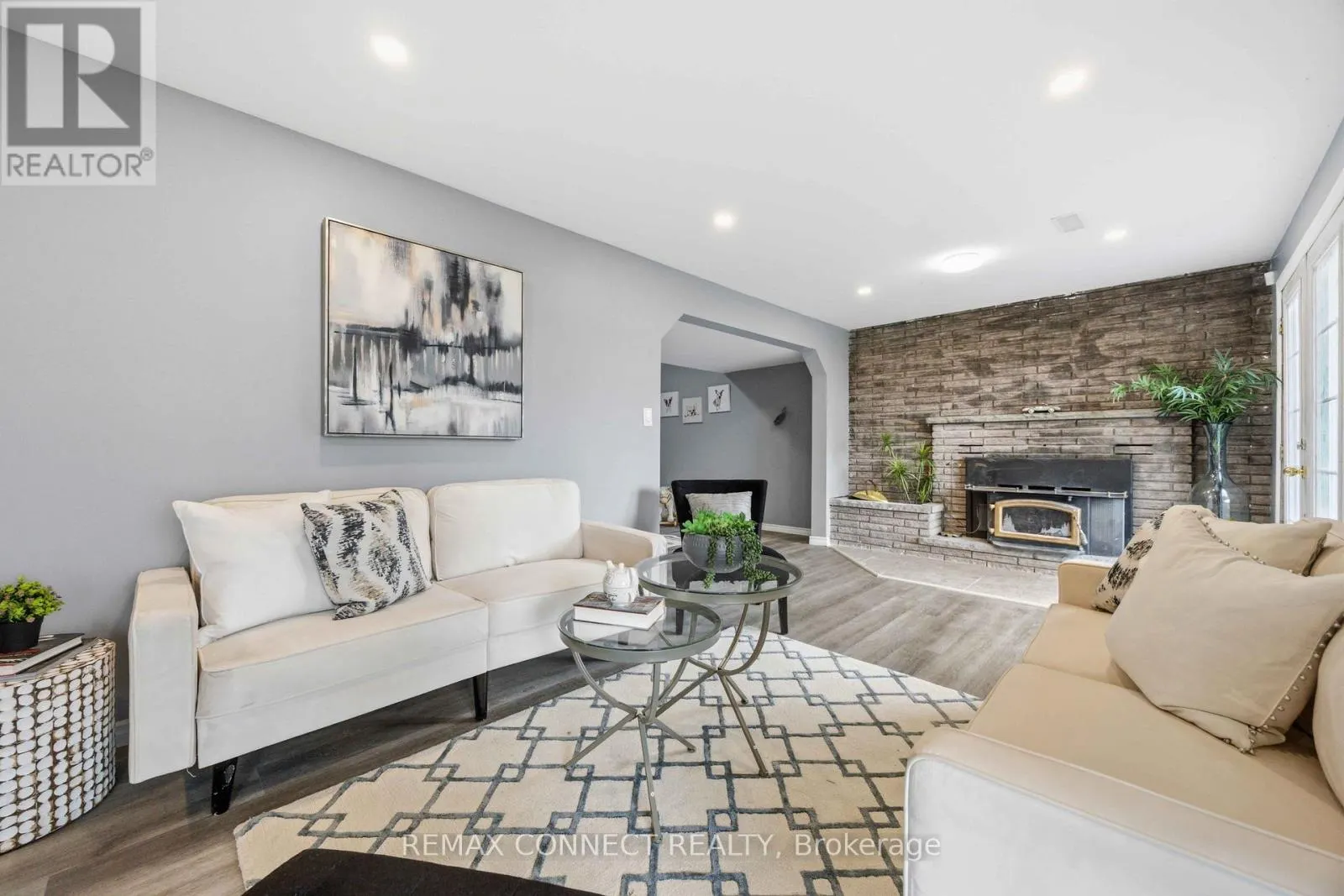 36 HELEN DRIVE