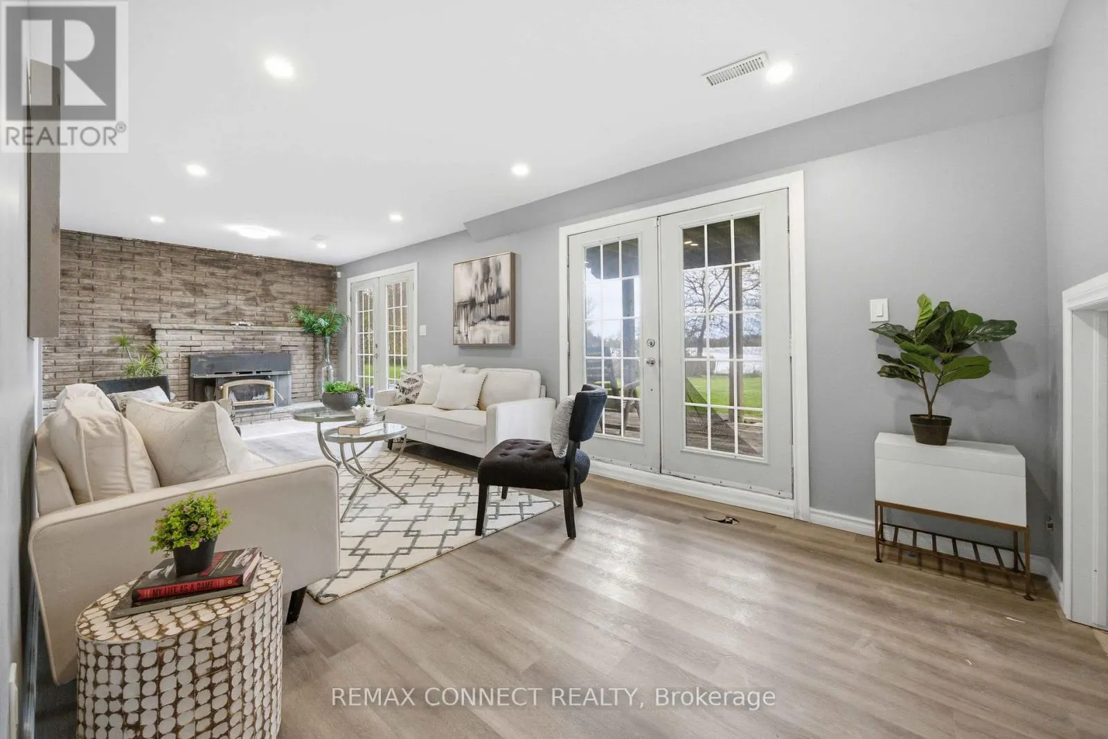 36 HELEN DRIVE