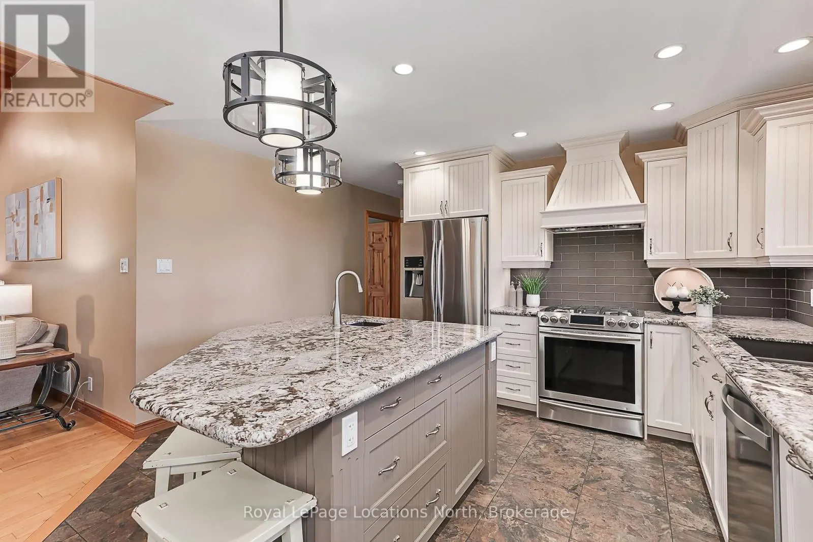828530 MULMUR-NOTTAWASAGA TOWNLINE