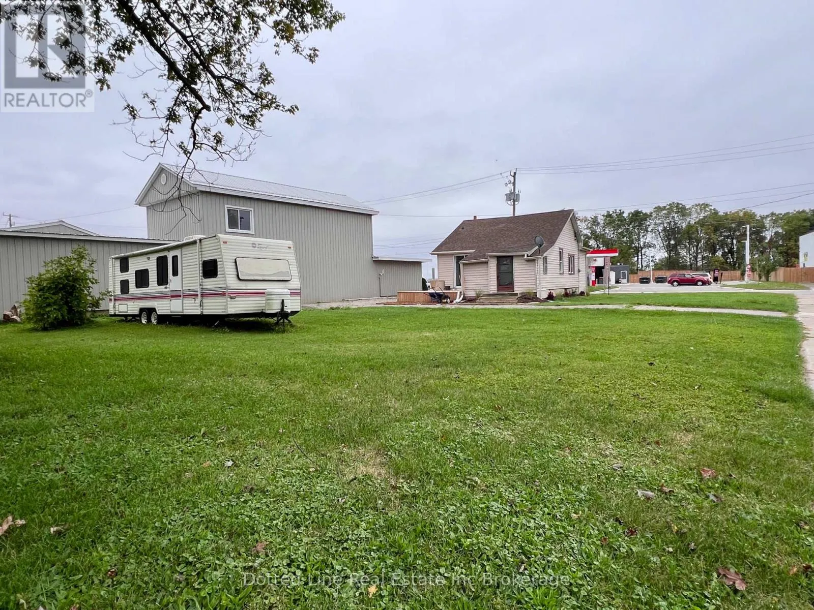 156 BORDEN AVENUE