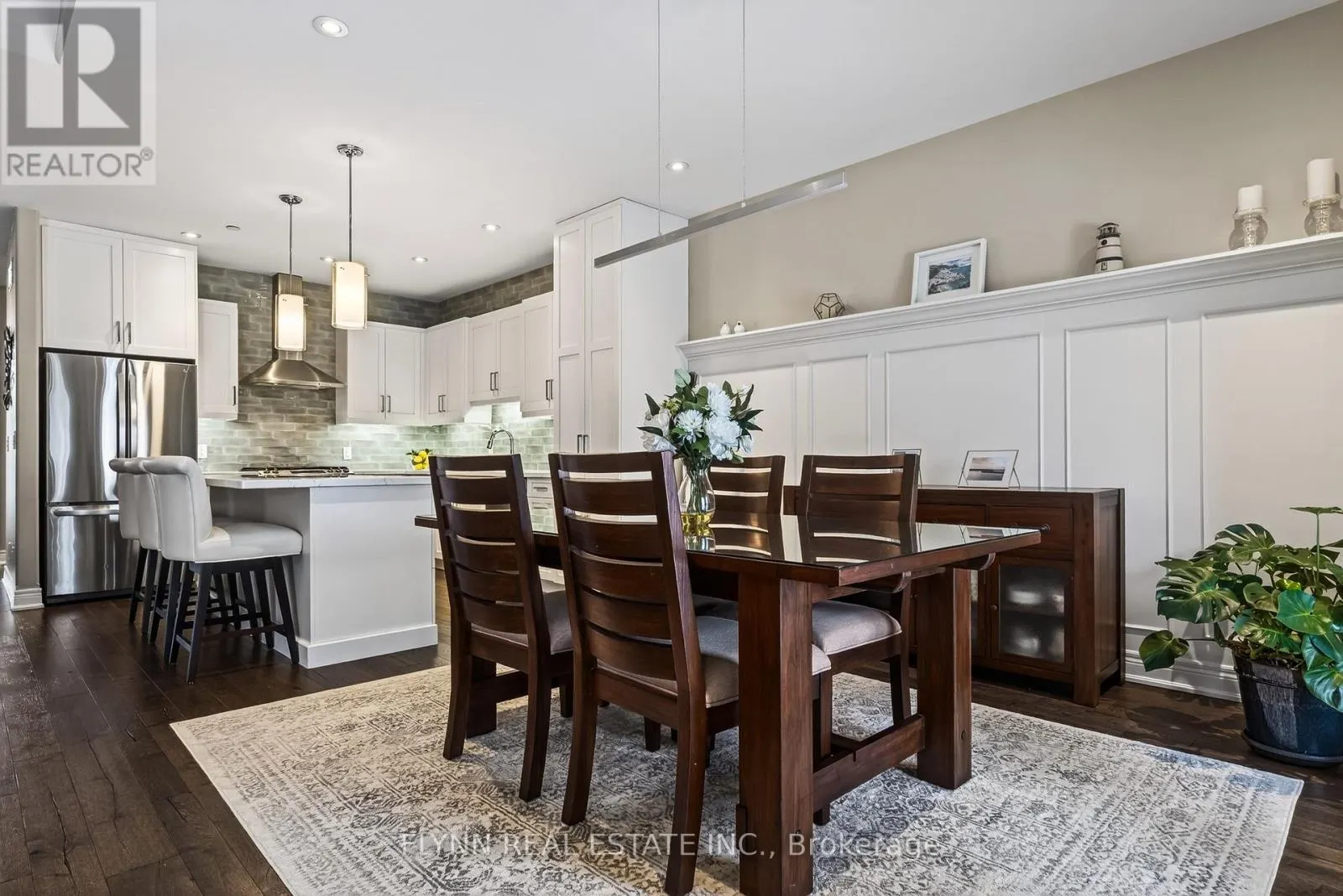 32 RIDGEVIEW CRESCENT