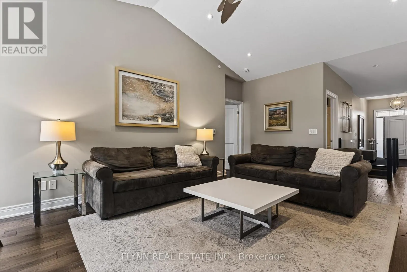 32 RIDGEVIEW CRESCENT