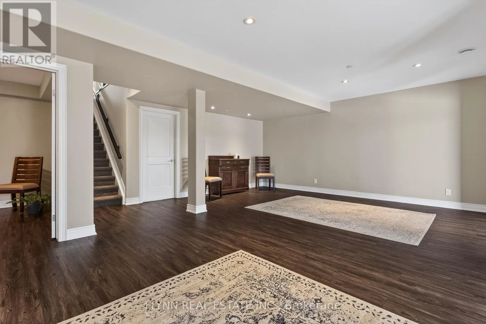 32 RIDGEVIEW CRESCENT