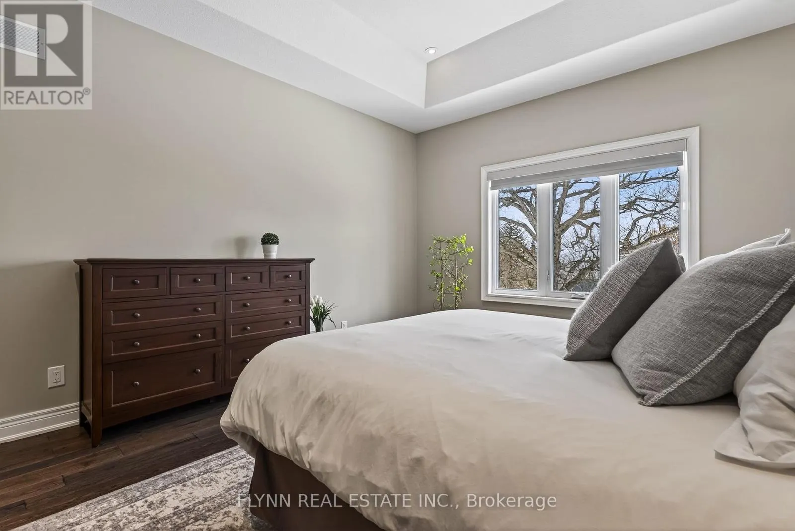 32 RIDGEVIEW CRESCENT