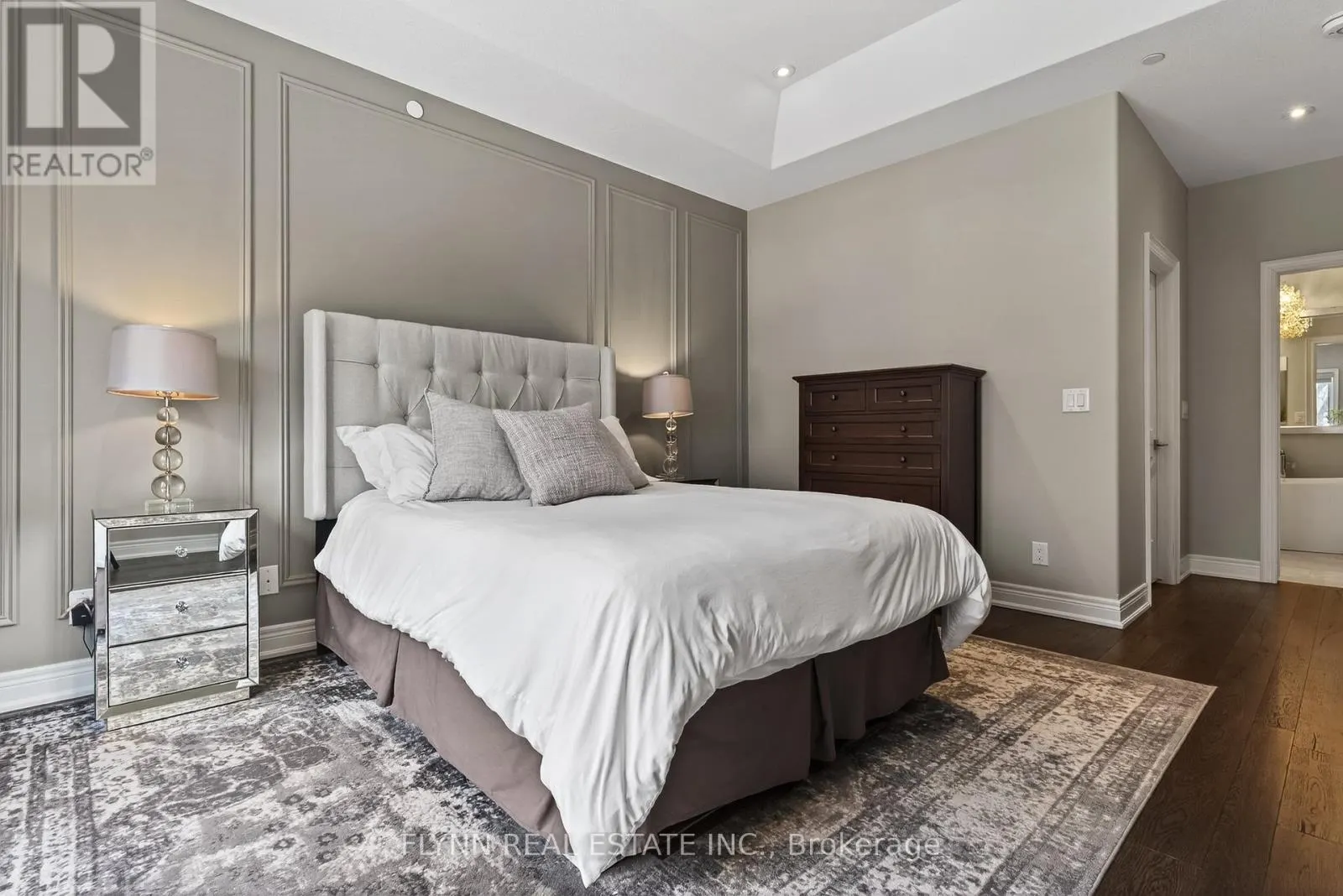 32 RIDGEVIEW CRESCENT