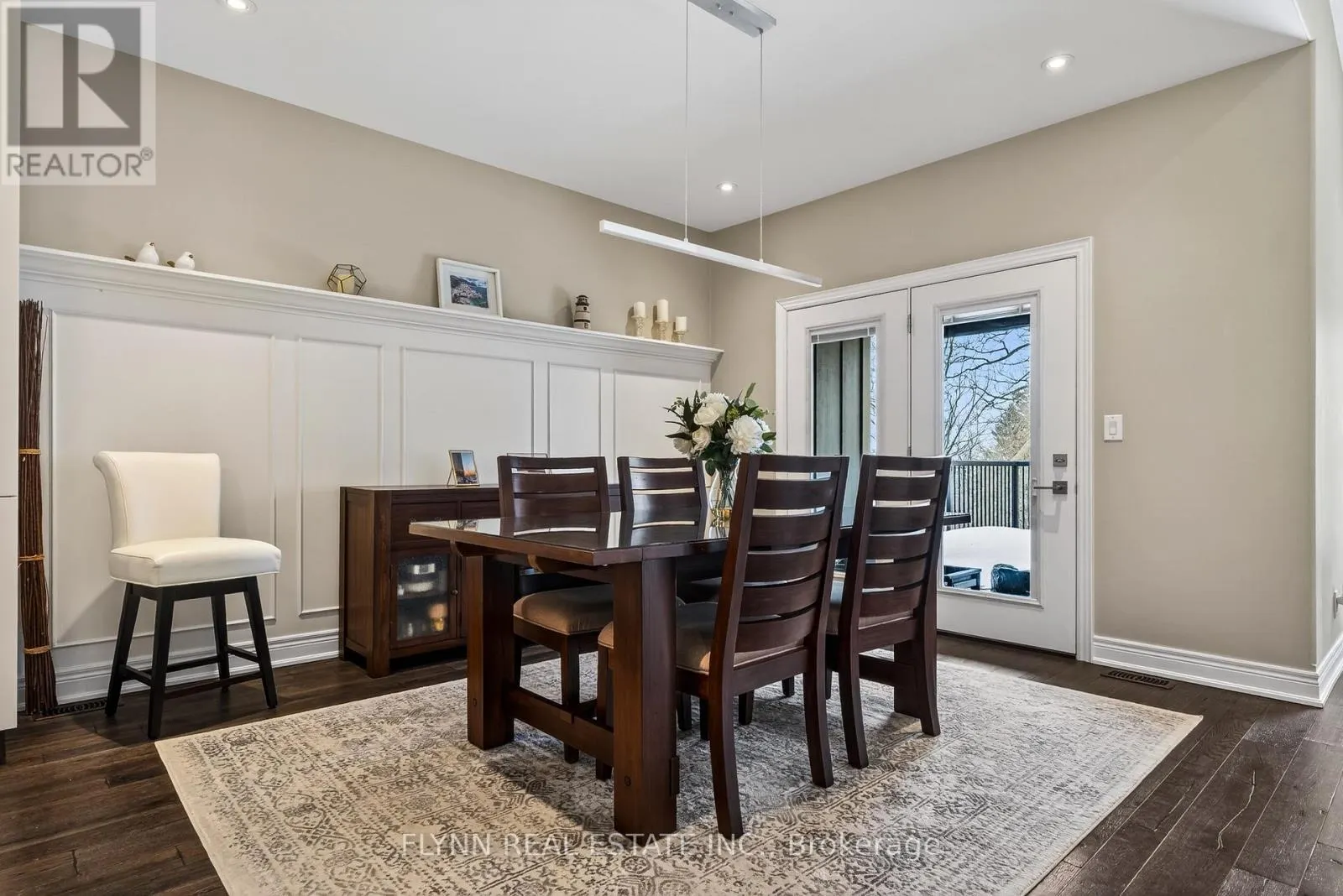 32 RIDGEVIEW CRESCENT