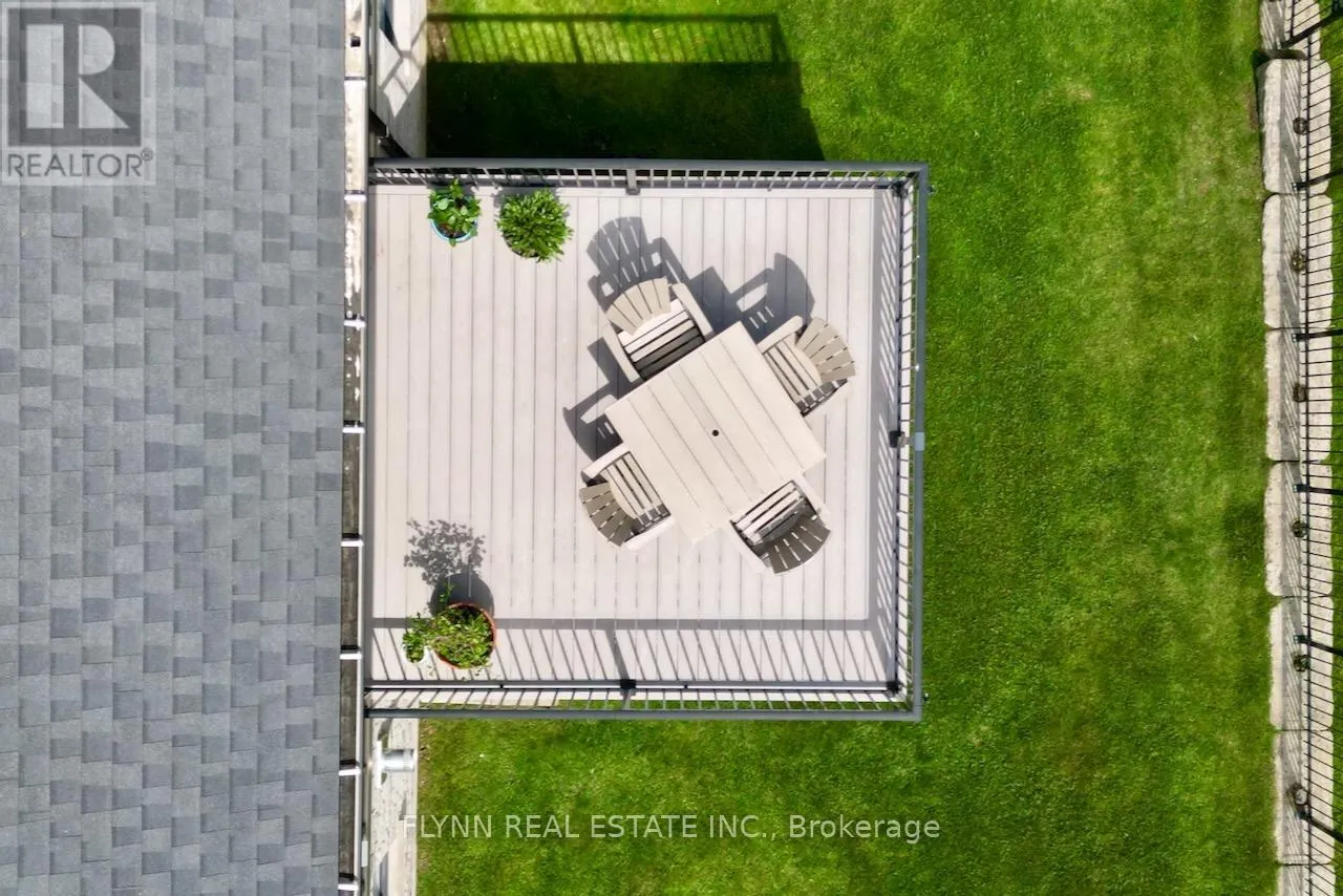 32 RIDGEVIEW CRESCENT