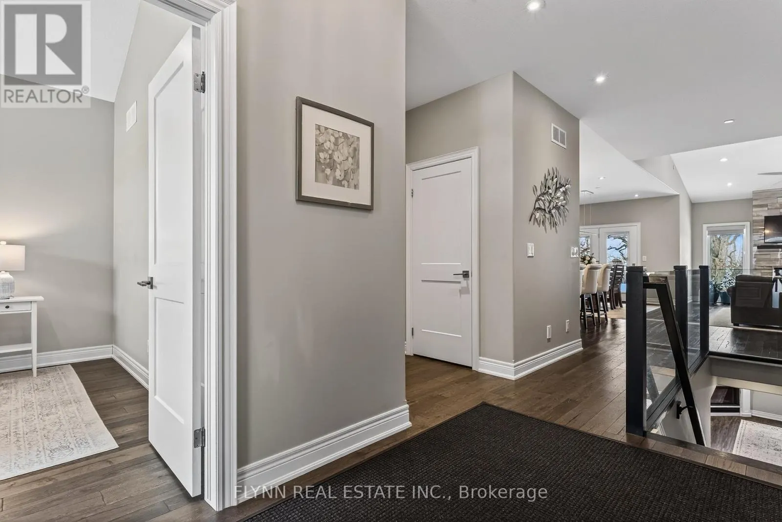32 RIDGEVIEW CRESCENT