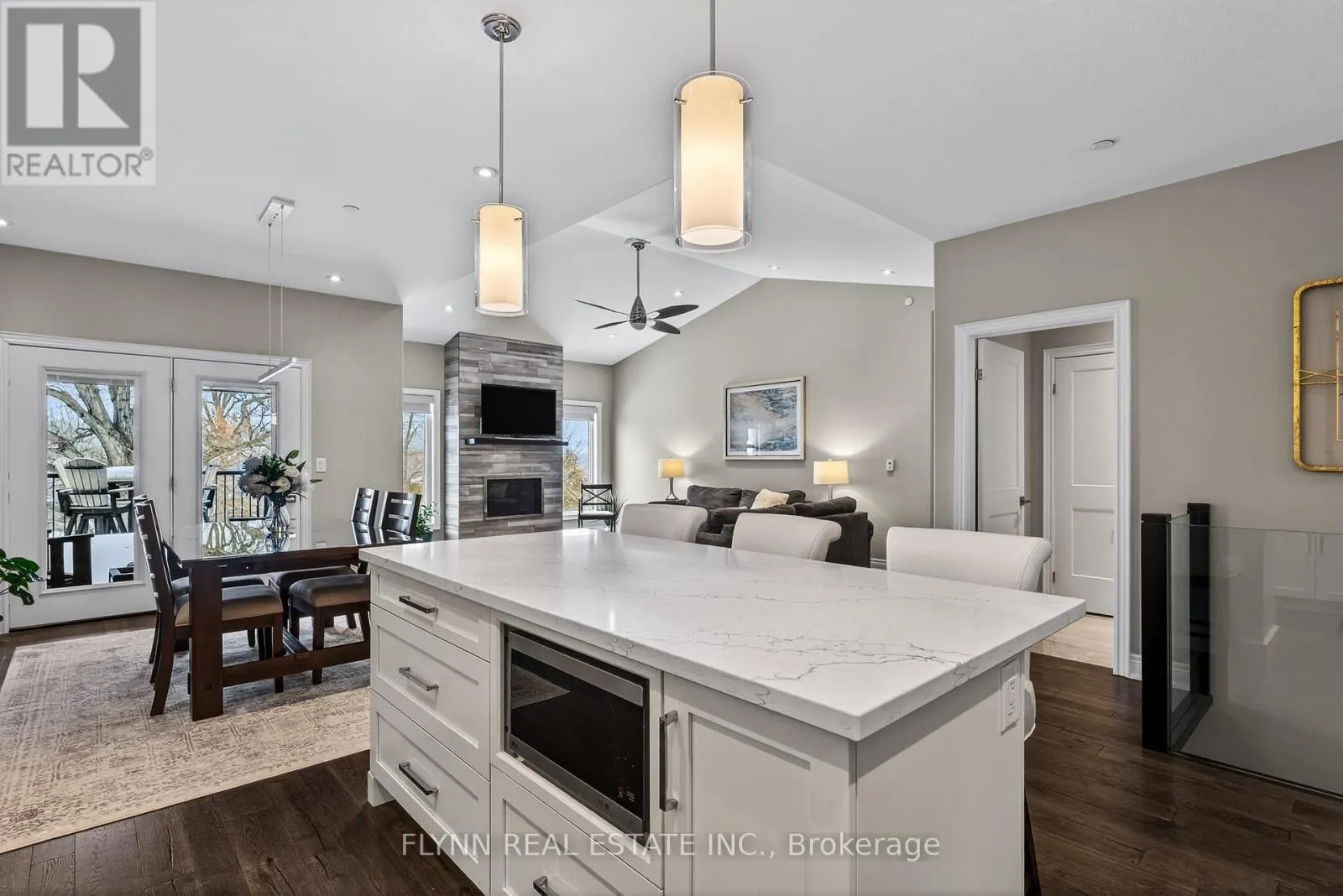 32 RIDGEVIEW CRESCENT
