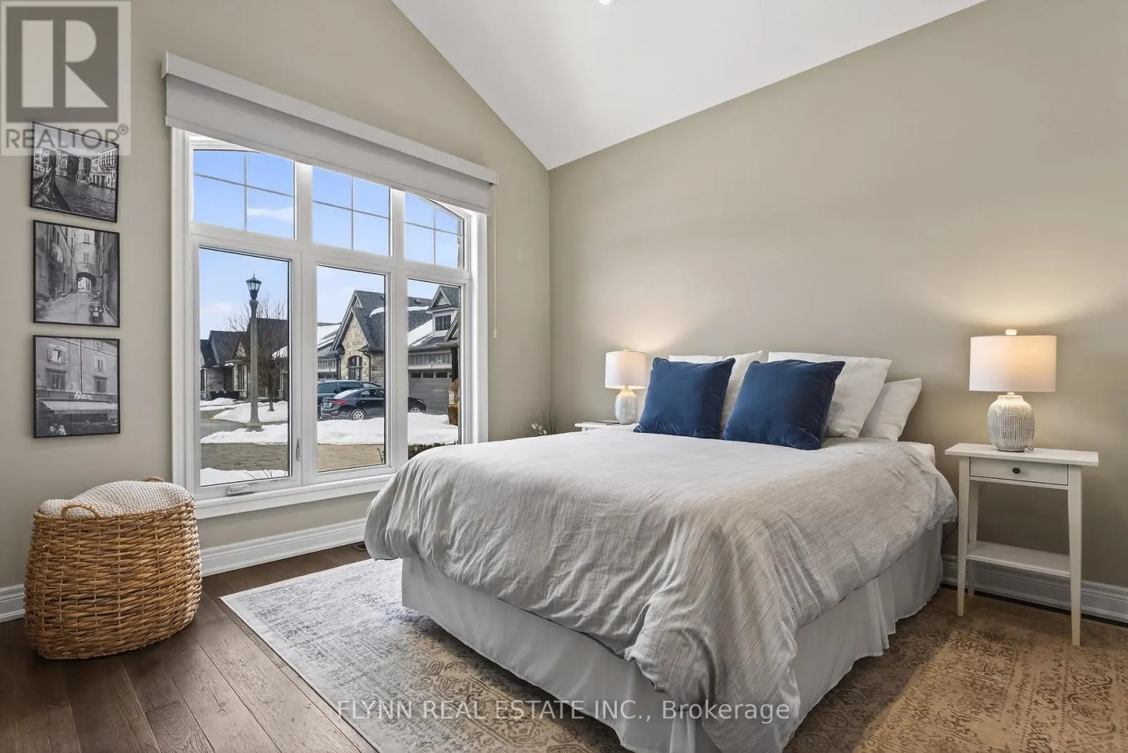 32 RIDGEVIEW CRESCENT