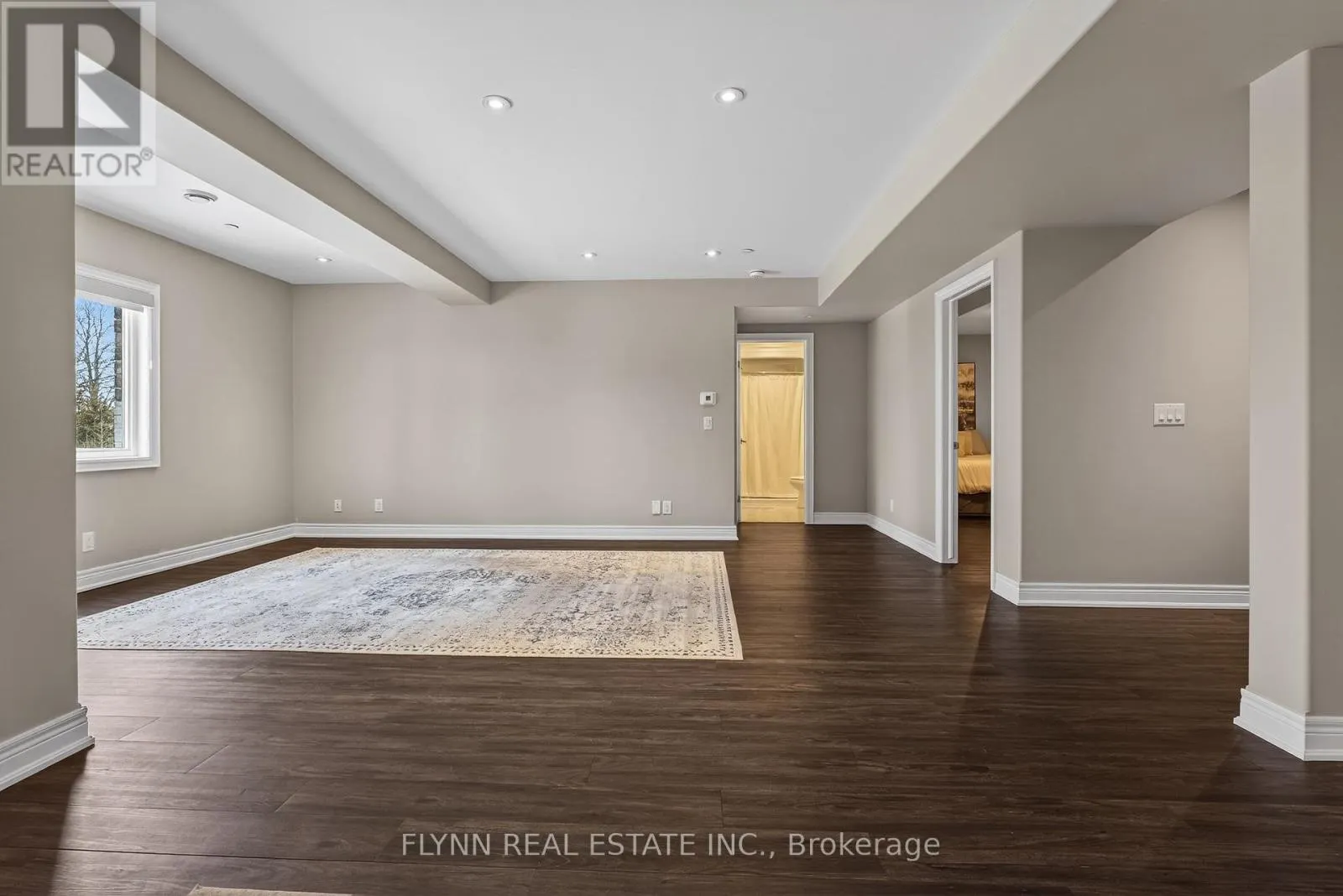 32 RIDGEVIEW CRESCENT