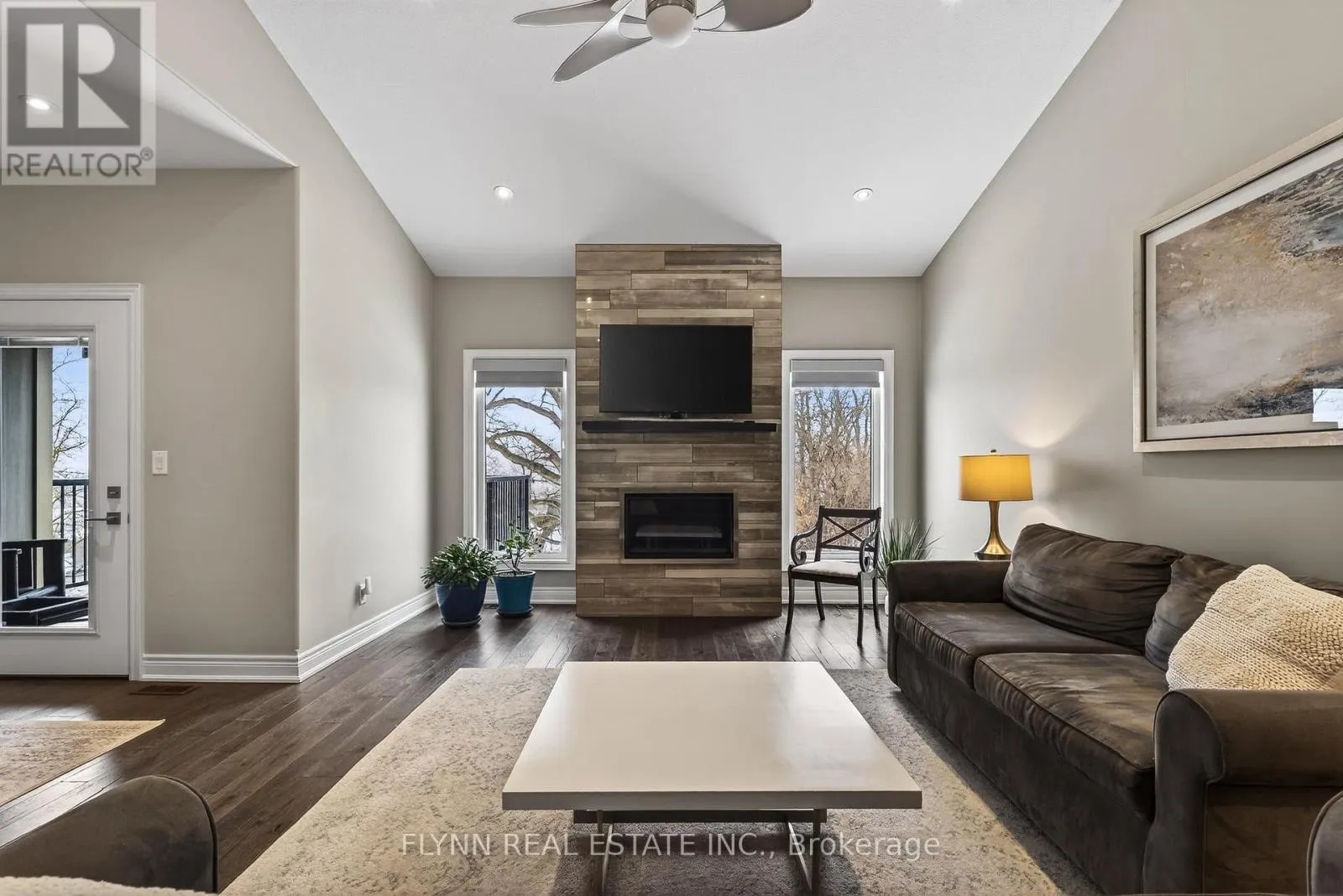 32 RIDGEVIEW CRESCENT