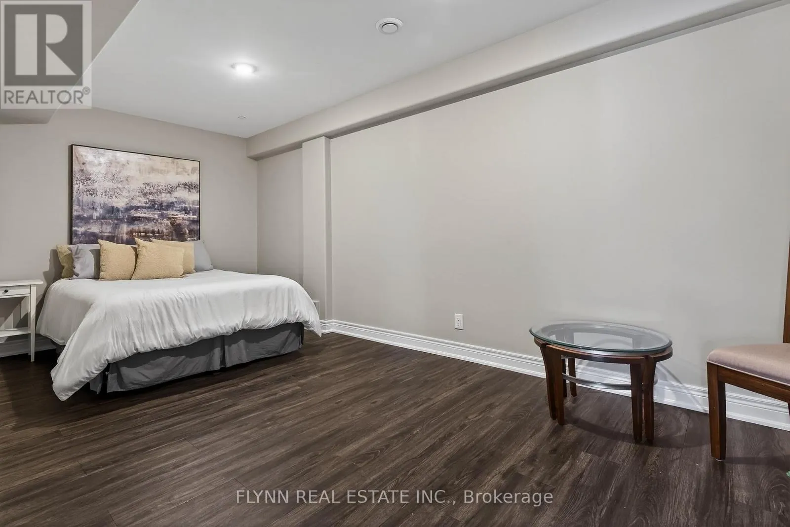 32 RIDGEVIEW CRESCENT
