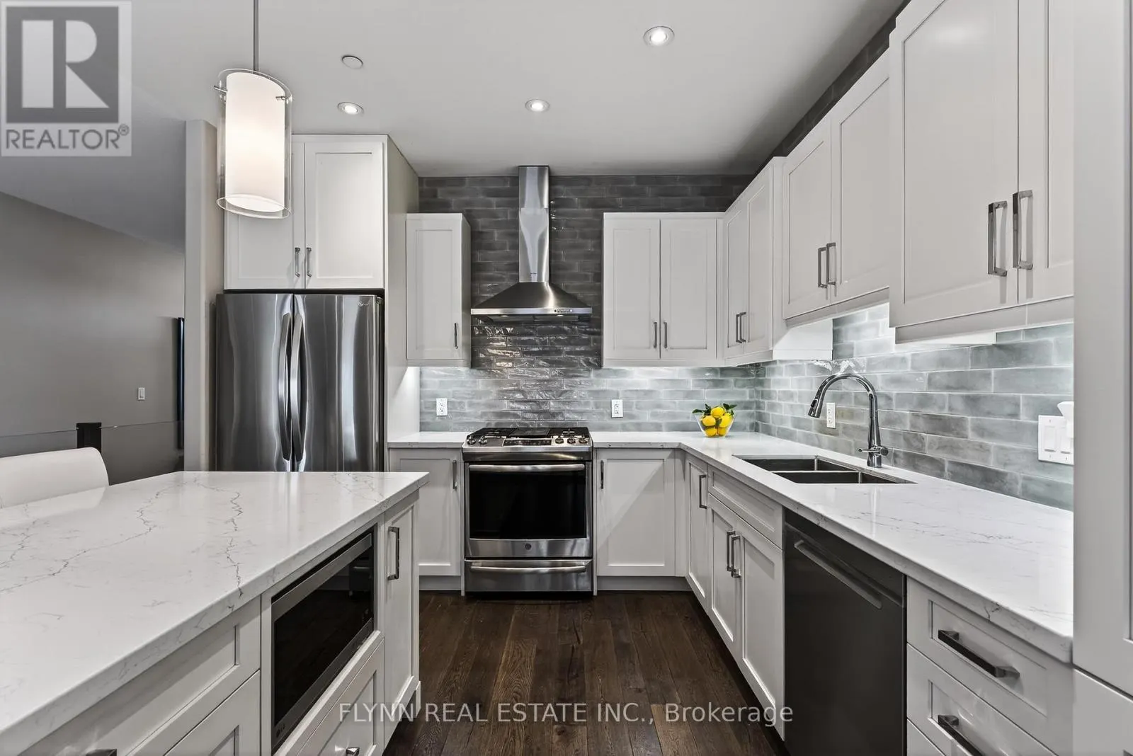 32 RIDGEVIEW CRESCENT