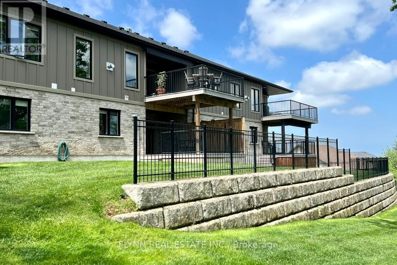 32 RIDGEVIEW CRESCENT