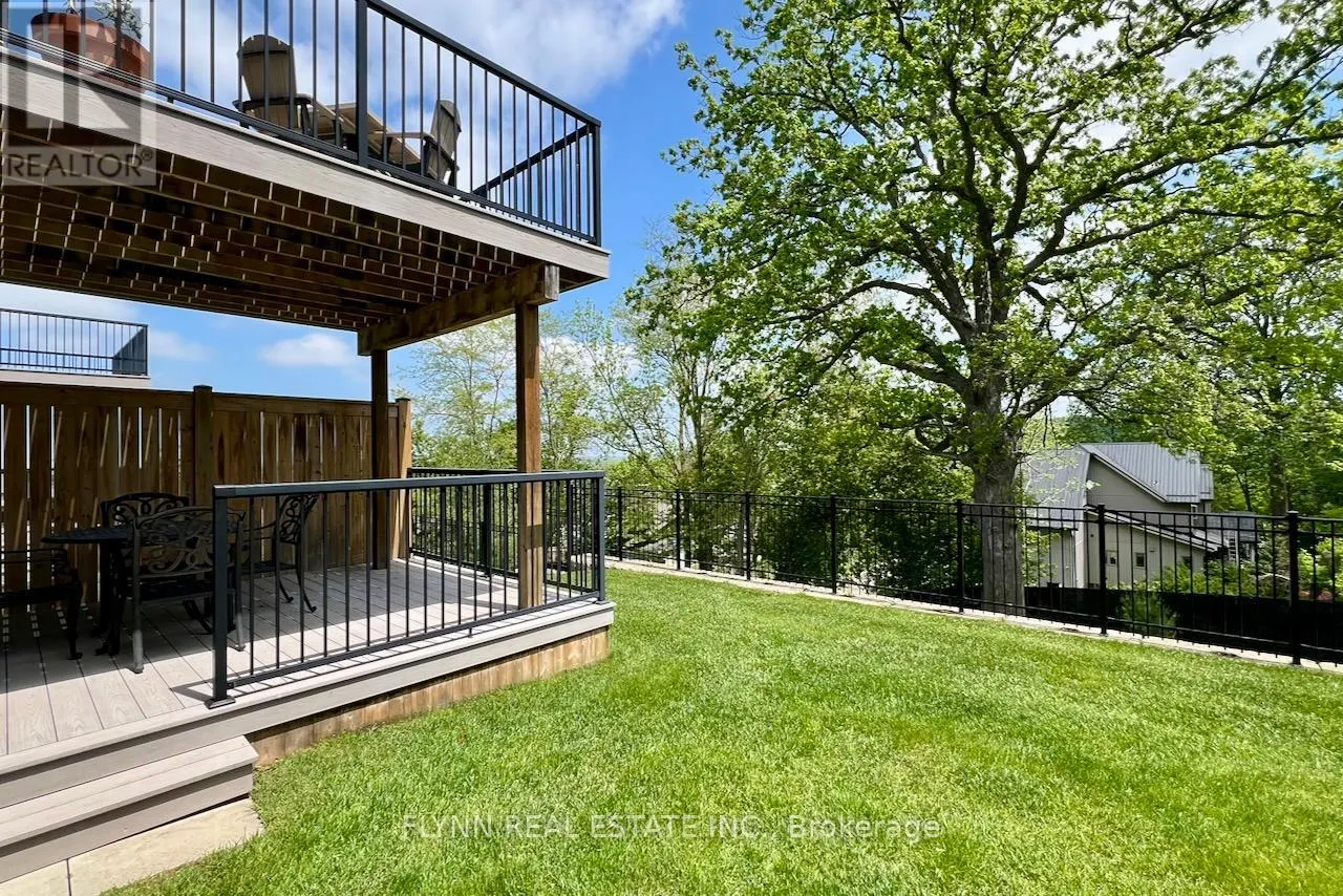 32 RIDGEVIEW CRESCENT