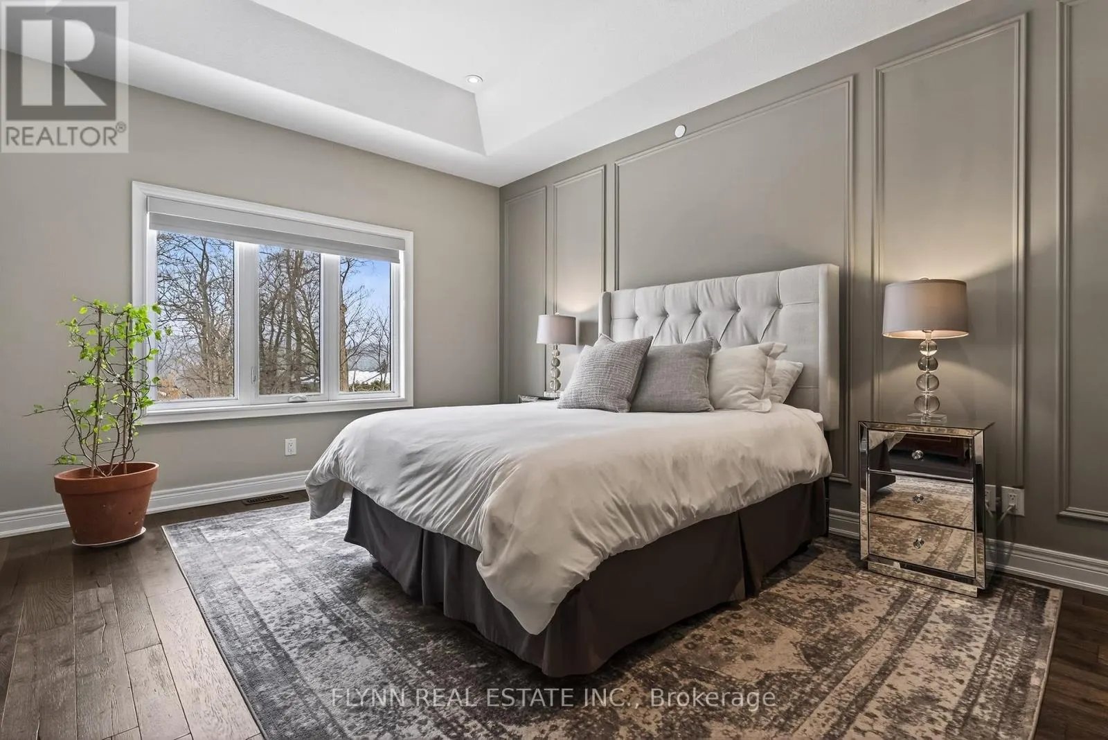32 RIDGEVIEW CRESCENT