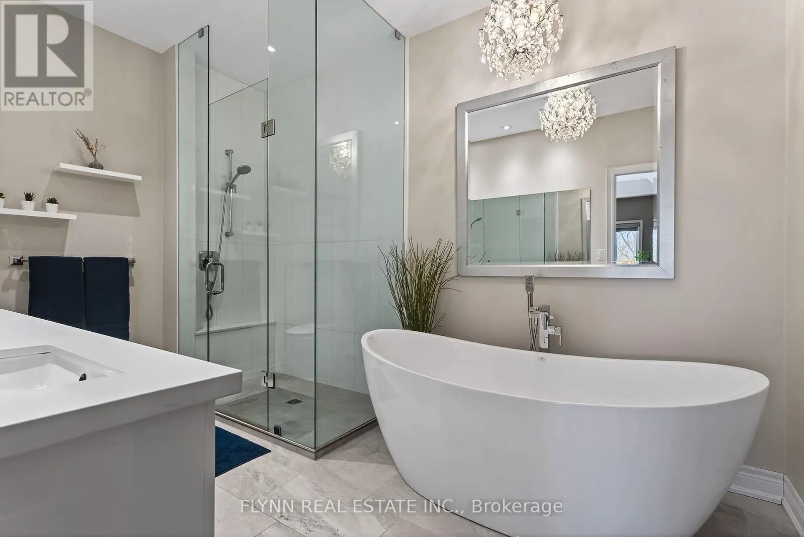 32 RIDGEVIEW CRESCENT